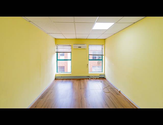 212M² OFFICE TO LET IN FERNDALE